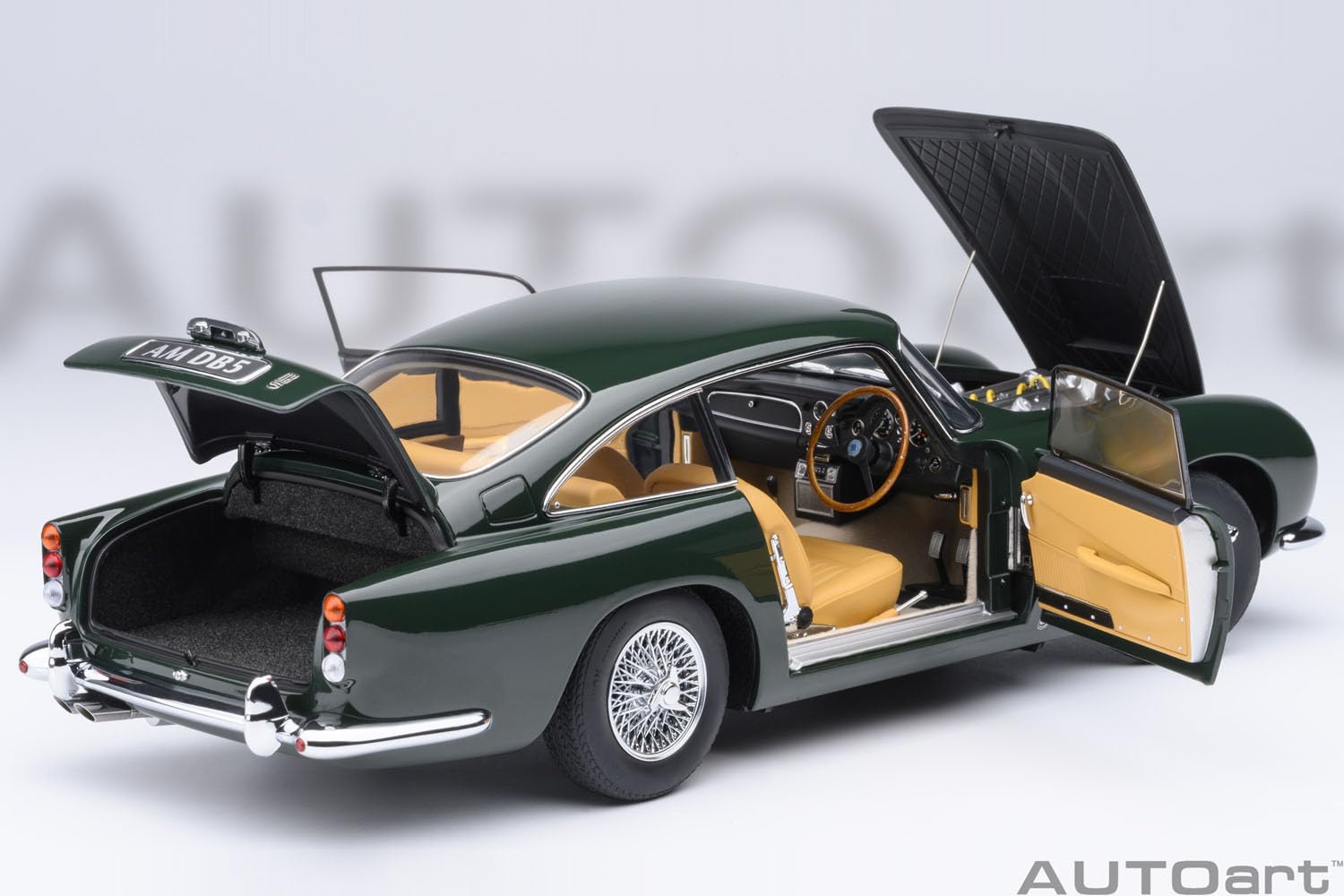 Amazon.com: AUTOart 70286 1/18 Aston Martin DB5 Dark Green
